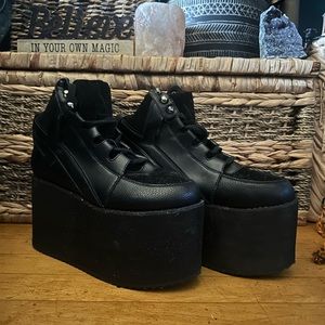YRU black platform size 9